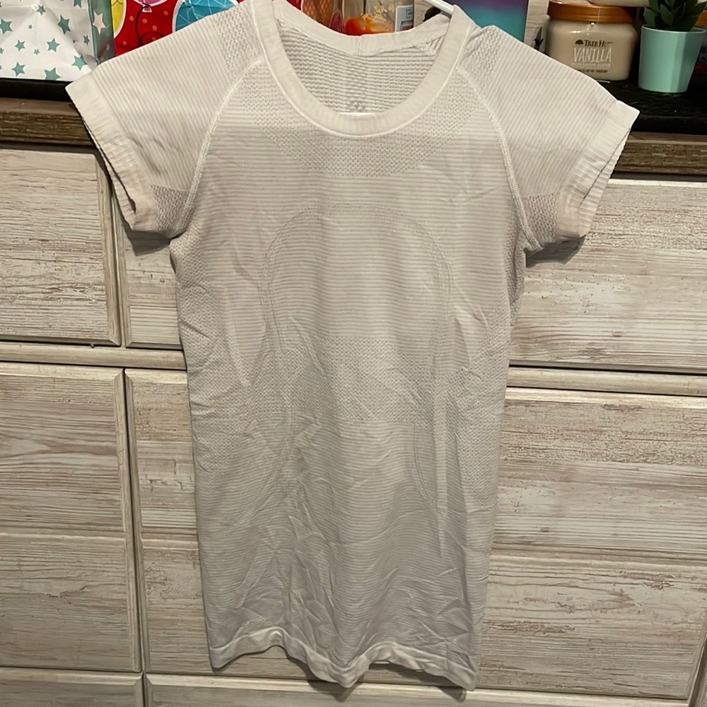 White Lululemon swifly tech